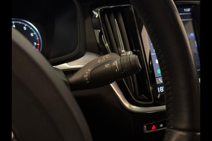 Volvo V60 2.0 T5 Momentum / NL-auto / Leder / CarPlay / Trekhaak