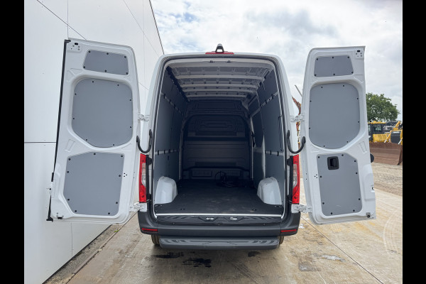 Mercedes-Benz eSprinter 314 Pro 81kWh Nieuw model! 313km WLTP 2000kg Trekvermogen L2 115kw Snelladen Adaptieve Cruise Widescreen Camera