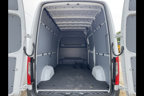 Mercedes-Benz eSprinter 314 Pro 81kWh Nieuw model! 313km WLTP 2000kg Trekvermogen L2 115kw Snelladen Adaptieve Cruise Widescreen Camera