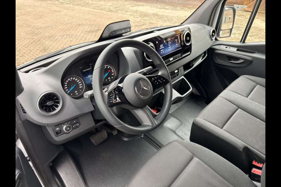 Mercedes-Benz eSprinter 314 Pro 81kWh Nieuw model! 313km WLTP 2000kg Trekvermogen L2 115kw Snelladen Adaptieve Cruise Widescreen Camera