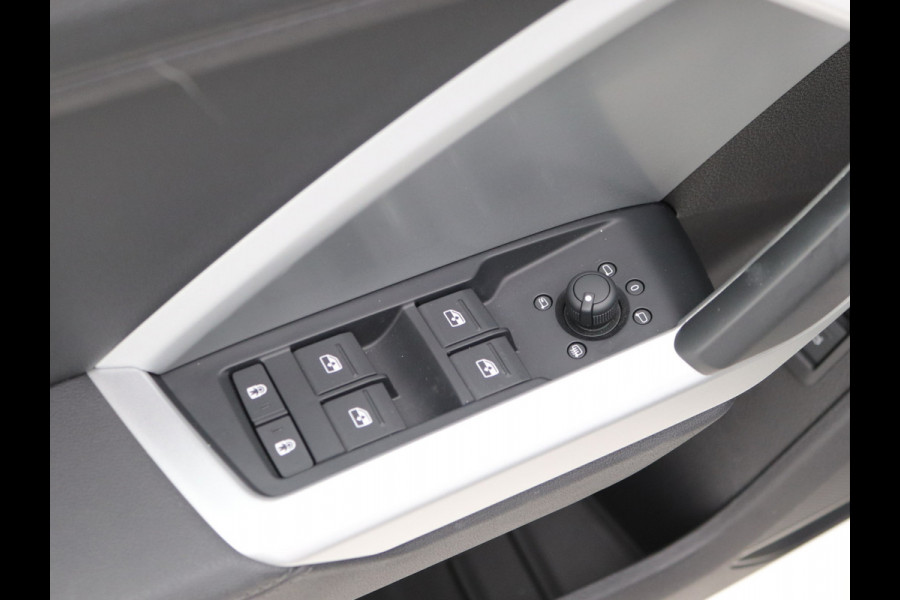 Audi Q3 35 TDI S-Line Pano, Trekhaak, Keyless, ACC