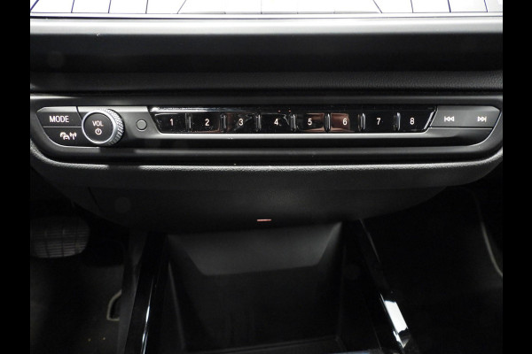 BMW 1-serie 118i Aut. Intro Sport Line VOL LEER/NAVI/CAMERA/LED/18"LMV!