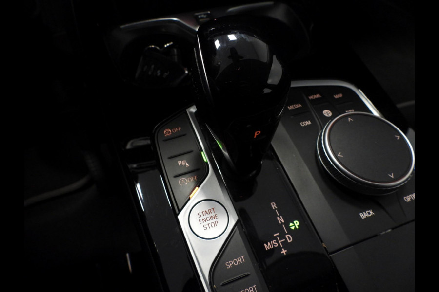 BMW 1-serie 118i Aut. Intro Sport Line VOL LEER/NAVI/CAMERA/LED/18"LMV!