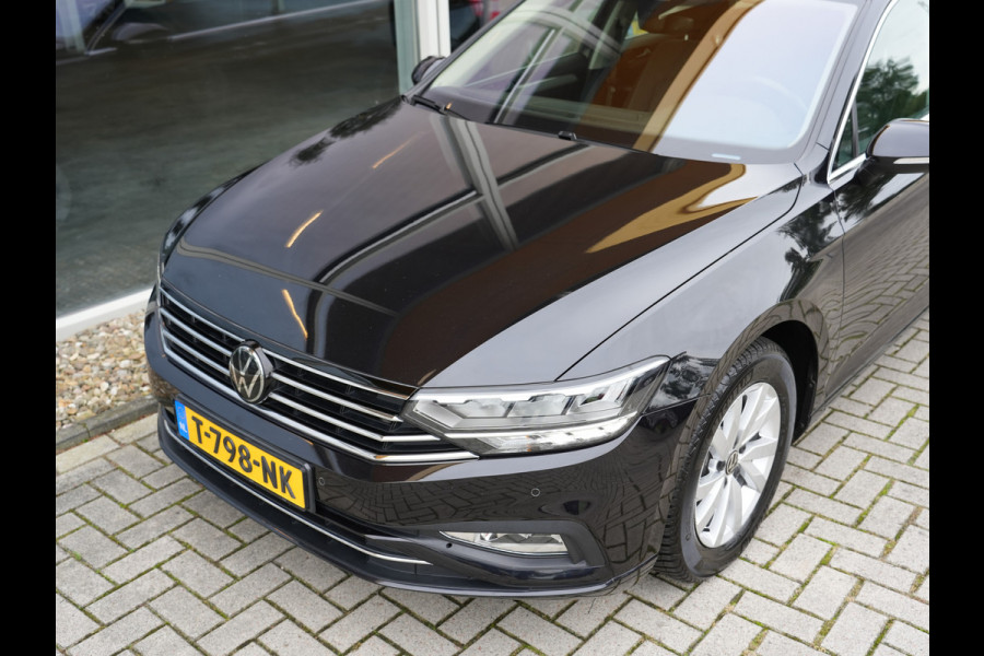 Volkswagen Passat Variant 1.5 TSI Business | Voorruit verwarmbaar en warmtewerend | LED | Draadloze telefoonlader |