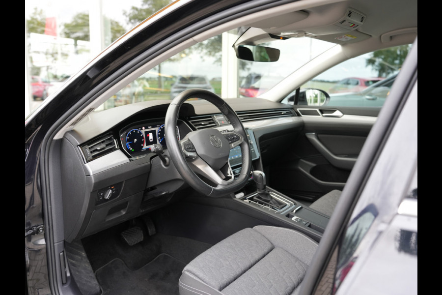 Volkswagen Passat Variant 1.5 TSI Business | Voorruit verwarmbaar en warmtewerend | LED | Draadloze telefoonlader |