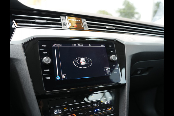 Volkswagen Passat Variant 1.5 TSI Business | Voorruit verwarmbaar en warmtewerend | LED | Draadloze telefoonlader |