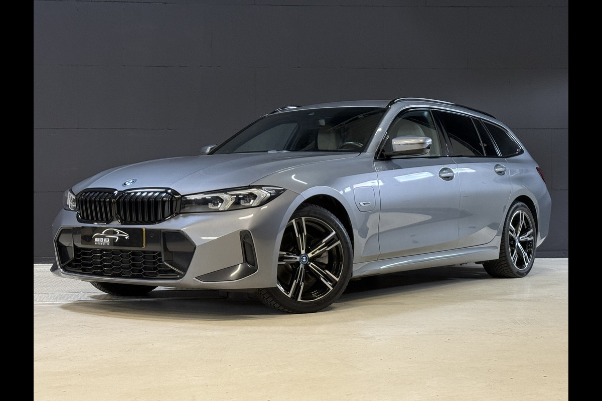 BMW 3 Serie Touring 330e | M-pakket | Facelift | Lederen sportstoelen | Harman/Kardon | Sfeerverlichting | Full LED
