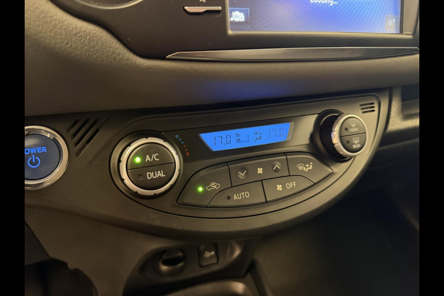 Toyota Yaris 1.5 HYBRID BLACK & WHITE GARANTIE TOT 2030! CLIMAT CONTROLL. ACHTERUITRIJ CAMERA . SLECHTS 58.000 KM GEREDEN!