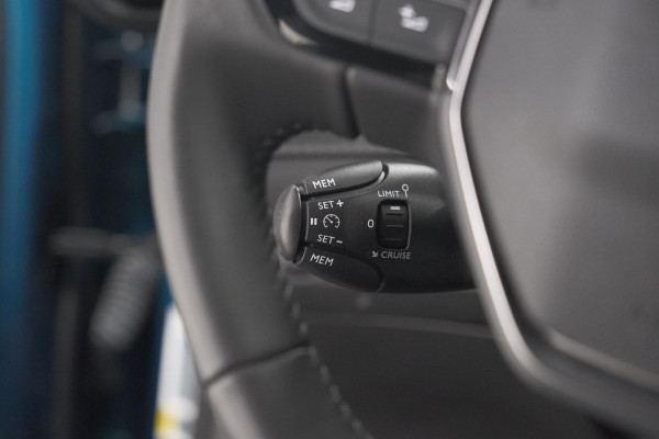 Peugeot e-2008 EV Allure Avantage 54 kWh | SOH 97,7% | 11 KW Lader | Apple Carplay | Parkeersensoren