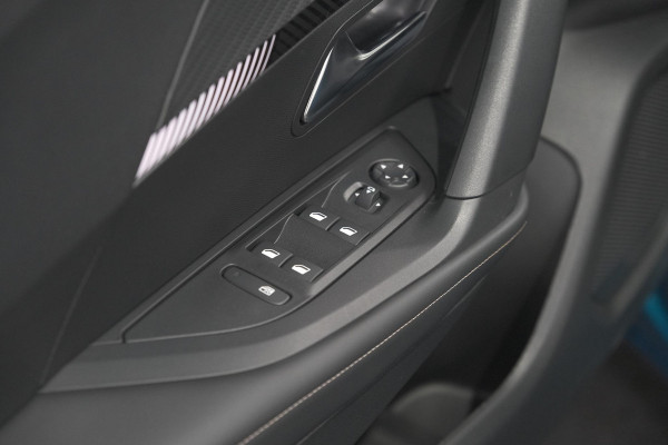 Peugeot e-2008 EV Allure Avantage 54 kWh | SOH 97,7% | 11 KW Lader | Apple Carplay | Parkeersensoren