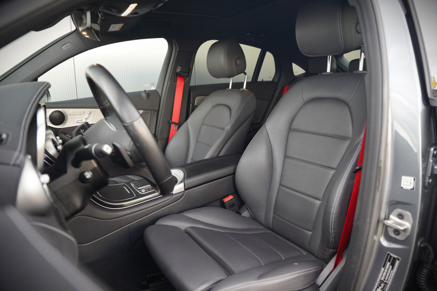 Mercedes-Benz GLC Coupé 300e 4MATIC Premium Plus | Panoramadak | Stuurverwarming | Stoelverwarming | Head-Up Display | Massage | Memory Seats | Luchtvering | Keyless | 360 Camera | Leer | Ambiance Verlichting | Trekhaak | Apple Carplay | Na