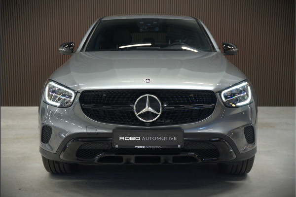 Mercedes-Benz GLC Coupé 300e 4MATIC Premium Plus | Panoramadak | Stuurverwarming | Stoelverwarming | Head-Up Display | Massage | Memory Seats | Luchtvering | Keyless | 360 Camera | Leer | Ambiance Verlichting | Trekhaak | Apple Carplay | Na