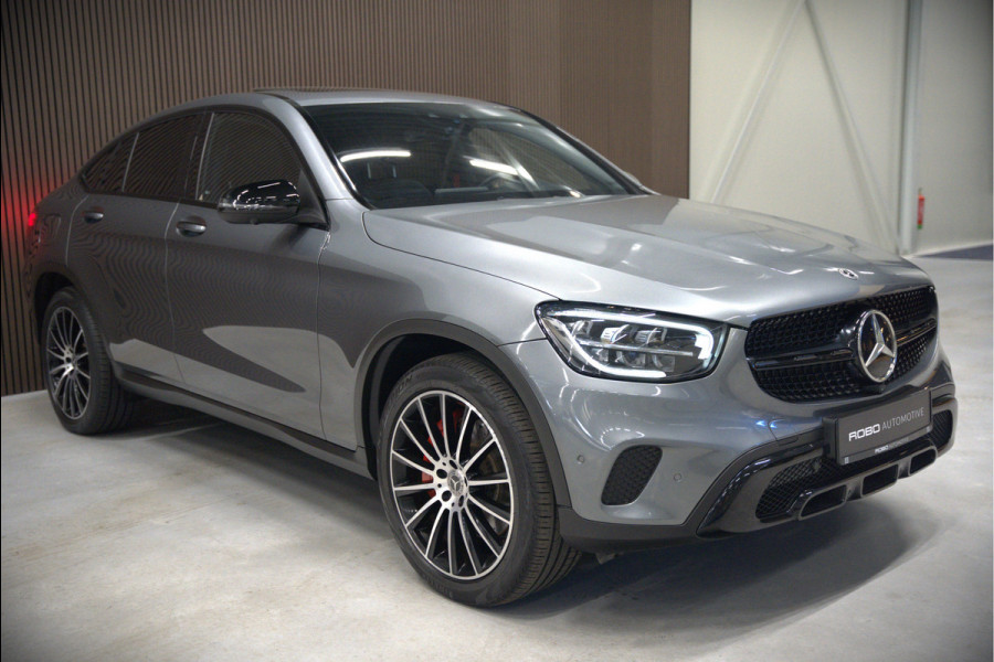 Mercedes-Benz GLC Coupé 300e 4MATIC Premium Plus | Panoramadak | Stuurverwarming | Stoelverwarming | Head-Up Display | Massage | Memory Seats | Luchtvering | Keyless | 360 Camera | Leer | Ambiance Verlichting | Trekhaak | Apple Carplay | Na