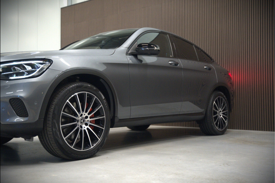 Mercedes-Benz GLC Coupé 300e 4MATIC Premium Plus | Panoramadak | Stuurverwarming | Stoelverwarming | Head-Up Display | Massage | Memory Seats | Luchtvering | Keyless | 360 Camera | Leer | Ambiance Verlichting | Trekhaak | Apple Carplay | Na