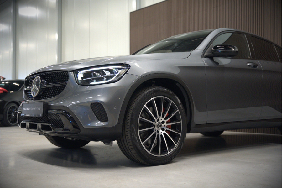 Mercedes-Benz GLC Coupé 300e 4MATIC Premium Plus | Panoramadak | Stuurverwarming | Stoelverwarming | Head-Up Display | Massage | Memory Seats | Luchtvering | Keyless | 360 Camera | Leer | Ambiance Verlichting | Trekhaak | Apple Carplay | Na