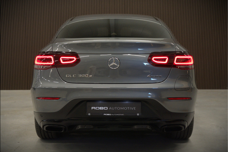 Mercedes-Benz GLC Coupé 300e 4MATIC Premium Plus | Panoramadak | Stuurverwarming | Stoelverwarming | Head-Up Display | Massage | Memory Seats | Luchtvering | Keyless | 360 Camera | Leer | Ambiance Verlichting | Trekhaak | Apple Carplay | Na