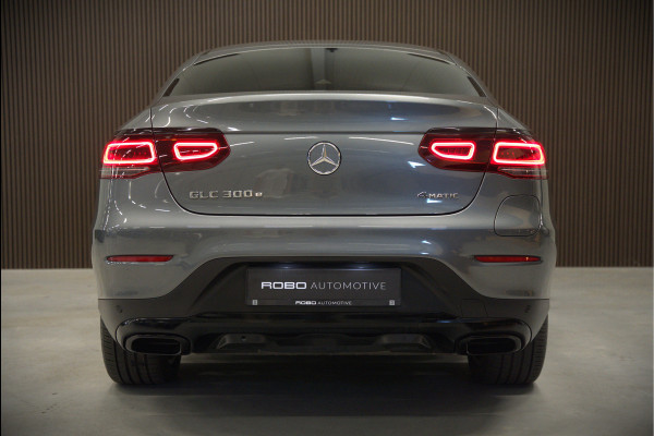 Mercedes-Benz GLC Coupé 300e 4MATIC Premium Plus | Panoramadak | Stuurverwarming | Stoelverwarming | Head-Up Display | Massage | Memory Seats | Luchtvering | Keyless | 360 Camera | Leer | Ambiance Verlichting | Trekhaak | Apple Carplay | Na