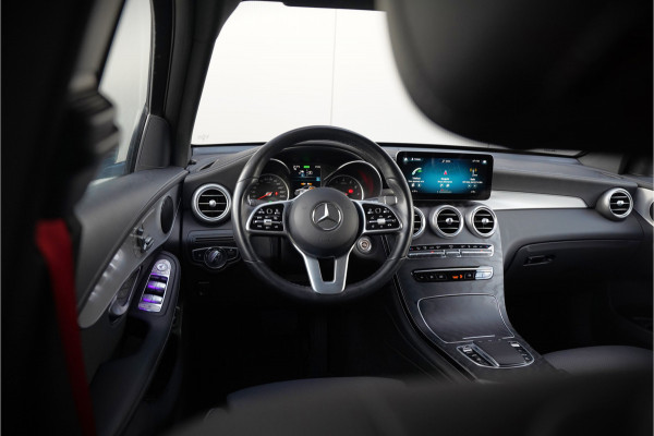 Mercedes-Benz GLC Coupé 300e 4MATIC Premium Plus | Panoramadak | Stuurverwarming | Stoelverwarming | Head-Up Display | Massage | Memory Seats | Luchtvering | Keyless | 360 Camera | Leer | Ambiance Verlichting | Trekhaak | Apple Carplay | Na