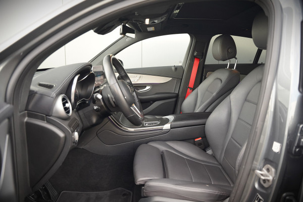 Mercedes-Benz GLC Coupé 300e 4MATIC Premium Plus | Panoramadak | Stuurverwarming | Stoelverwarming | Head-Up Display | Massage | Memory Seats | Luchtvering | Keyless | 360 Camera | Leer | Ambiance Verlichting | Trekhaak | Apple Carplay | Na