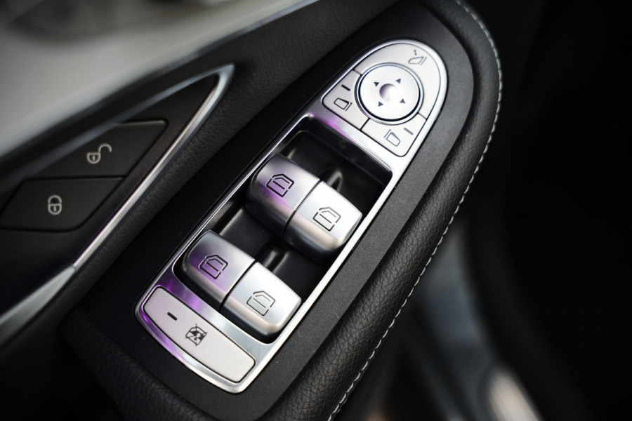 Mercedes-Benz GLC Coupé 300e 4MATIC Premium Plus | Panoramadak | Stuurverwarming | Stoelverwarming | Head-Up Display | Massage | Memory Seats | Luchtvering | Keyless | 360 Camera | Leer | Ambiance Verlichting | Trekhaak | Apple Carplay | Na