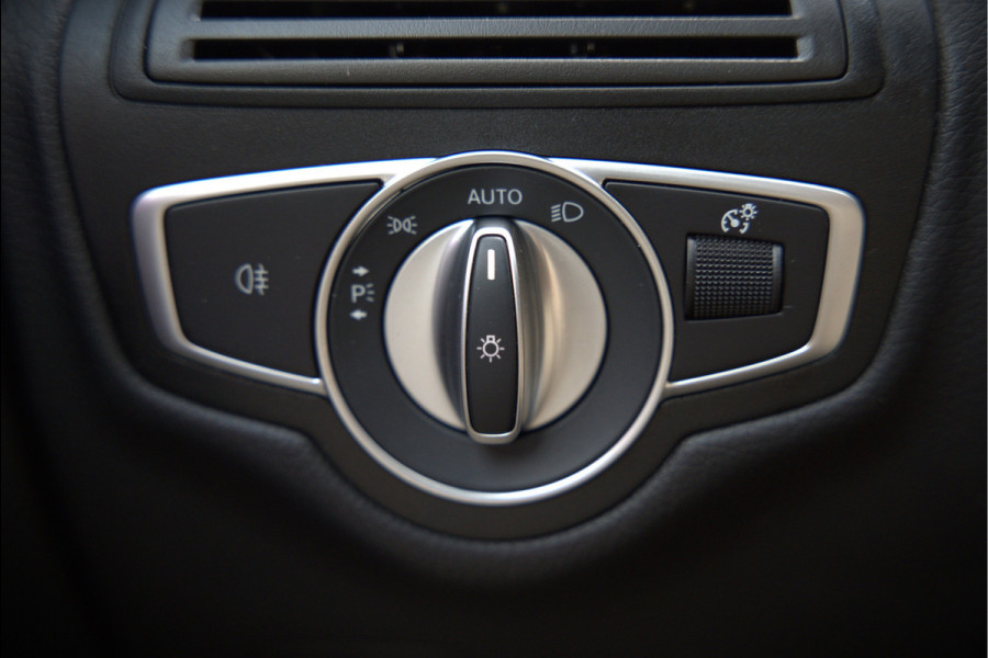 Mercedes-Benz GLC Coupé 300e 4MATIC Premium Plus | Panoramadak | Stuurverwarming | Stoelverwarming | Head-Up Display | Massage | Memory Seats | Luchtvering | Keyless | 360 Camera | Leer | Ambiance Verlichting | Trekhaak | Apple Carplay | Na