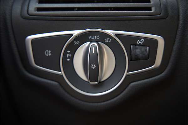 Mercedes-Benz GLC Coupé 300e 4MATIC Premium Plus | Panoramadak | Stuurverwarming | Stoelverwarming | Head-Up Display | Massage | Memory Seats | Luchtvering | Keyless | 360 Camera | Leer | Ambiance Verlichting | Trekhaak | Apple Carplay | Na