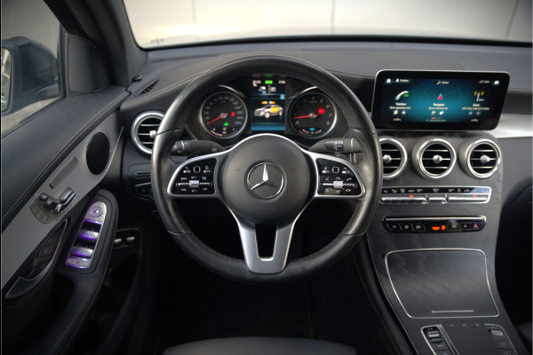 Mercedes-Benz GLC Coupé 300e 4MATIC Premium Plus | Panoramadak | Stuurverwarming | Stoelverwarming | Head-Up Display | Massage | Memory Seats | Luchtvering | Keyless | 360 Camera | Leer | Ambiance Verlichting | Trekhaak | Apple Carplay | Na