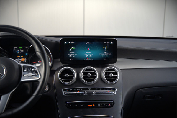 Mercedes-Benz GLC Coupé 300e 4MATIC Premium Plus | Panoramadak | Stuurverwarming | Stoelverwarming | Head-Up Display | Massage | Memory Seats | Luchtvering | Keyless | 360 Camera | Leer | Ambiance Verlichting | Trekhaak | Apple Carplay | Na