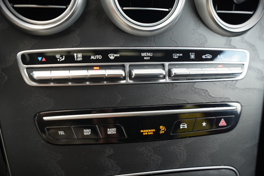 Mercedes-Benz GLC Coupé 300e 4MATIC Premium Plus | Panoramadak | Stuurverwarming | Stoelverwarming | Head-Up Display | Massage | Memory Seats | Luchtvering | Keyless | 360 Camera | Leer | Ambiance Verlichting | Trekhaak | Apple Carplay | Na