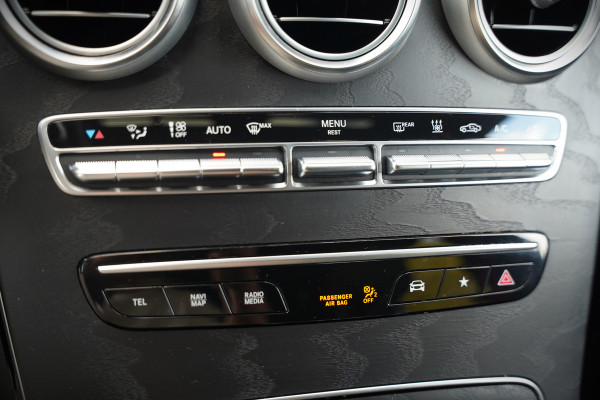 Mercedes-Benz GLC Coupé 300e 4MATIC Premium Plus | Panoramadak | Stuurverwarming | Stoelverwarming | Head-Up Display | Massage | Memory Seats | Luchtvering | Keyless | 360 Camera | Leer | Ambiance Verlichting | Trekhaak | Apple Carplay | Na