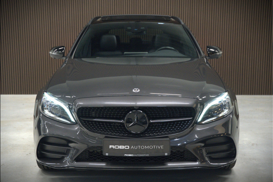 Mercedes-Benz C-Klasse Estate 300 e Business Solution AMG | Panoramadak | Stoelverwarming | 360 Camera | Dodehoekdetectie | Cruise Control | Apple Carplay | Navigatie | Trekhaak | DAB | Ambiance Verlichting | Multibeam | SOH 89,49%