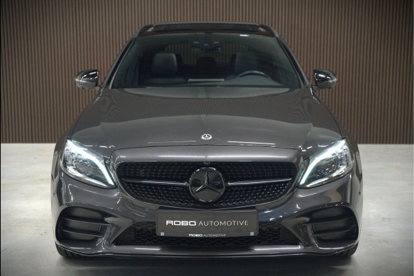 Mercedes-Benz C-Klasse Estate 300 e Business Solution AMG | Panoramadak | Stoelverwarming | 360 Camera | Dodehoekdetectie | Cruise Control | Apple Carplay | Navigatie | Trekhaak | DAB | Ambiance Verlichting | Multibeam | SOH 89,49%