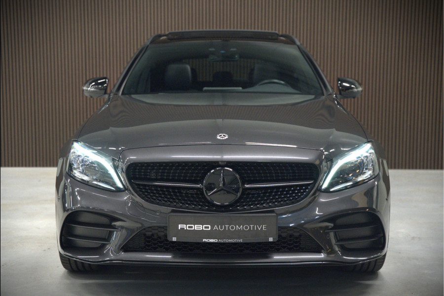 Mercedes-Benz C-Klasse Estate 300 e Business Solution AMG | Panoramadak | Stoelverwarming | 360 Camera | Dodehoekdetectie | Cruise Control | Apple Carplay | Navigatie | Trekhaak | DAB | Ambiance Verlichting | Multibeam | SOH 89,49%