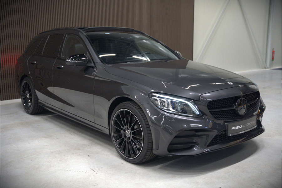 Mercedes-Benz C-Klasse Estate 300 e Business Solution AMG | Panoramadak | Stoelverwarming | 360 Camera | Dodehoekdetectie | Cruise Control | Apple Carplay | Navigatie | Trekhaak | DAB | Ambiance Verlichting | Multibeam | SOH 89,49%
