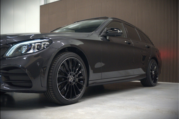Mercedes-Benz C-Klasse Estate 300 e Business Solution AMG | Panoramadak | Stoelverwarming | 360 Camera | Dodehoekdetectie | Cruise Control | Apple Carplay | Navigatie | Trekhaak | DAB | Ambiance Verlichting | Multibeam | SOH 89,49%