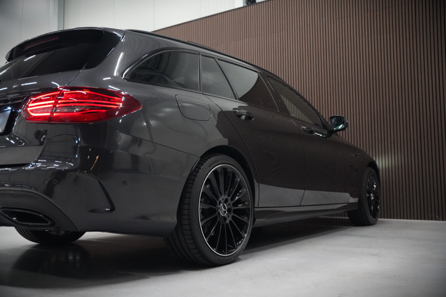 Mercedes-Benz C-Klasse Estate 300 e Business Solution AMG | Panoramadak | Stoelverwarming | 360 Camera | Dodehoekdetectie | Cruise Control | Apple Carplay | Navigatie | Trekhaak | DAB | Ambiance Verlichting | Multibeam | SOH 89,49%