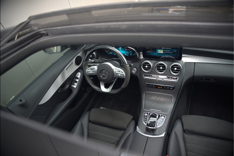 Mercedes-Benz C-Klasse Estate 300 e Business Solution AMG | Panoramadak | Stoelverwarming | 360 Camera | Dodehoekdetectie | Cruise Control | Apple Carplay | Navigatie | Trekhaak | DAB | Ambiance Verlichting | Multibeam | SOH 89,49%