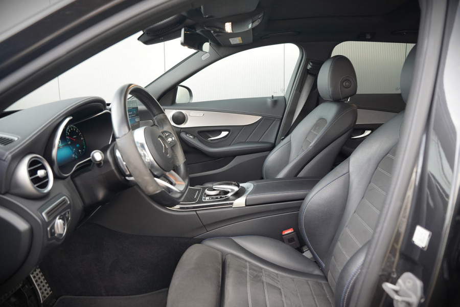 Mercedes-Benz C-Klasse Estate 300 e Business Solution AMG | Panoramadak | Stoelverwarming | 360 Camera | Dodehoekdetectie | Cruise Control | Apple Carplay | Navigatie | Trekhaak | DAB | Ambiance Verlichting | Multibeam | SOH 89,49%