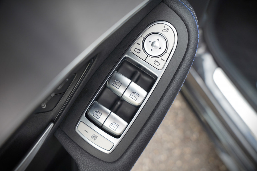 Mercedes-Benz C-Klasse Estate 300 e Business Solution AMG | Panoramadak | Stoelverwarming | 360 Camera | Dodehoekdetectie | Cruise Control | Apple Carplay | Navigatie | Trekhaak | DAB | Ambiance Verlichting | Multibeam | SOH 89,49%