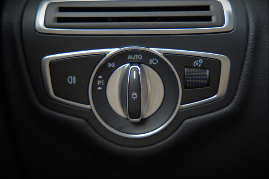 Mercedes-Benz C-Klasse Estate 300 e Business Solution AMG | Panoramadak | Stoelverwarming | 360 Camera | Dodehoekdetectie | Cruise Control | Apple Carplay | Navigatie | Trekhaak | DAB | Ambiance Verlichting | Multibeam | SOH 89,49%