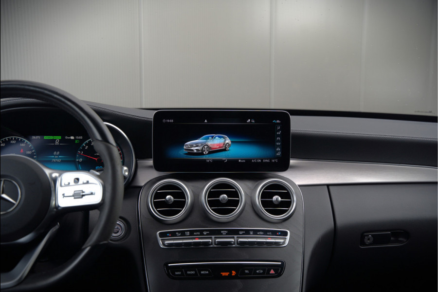 Mercedes-Benz C-Klasse Estate 300 e Business Solution AMG | Panoramadak | Stoelverwarming | 360 Camera | Dodehoekdetectie | Cruise Control | Apple Carplay | Navigatie | Trekhaak | DAB | Ambiance Verlichting | Multibeam | SOH 89,49%