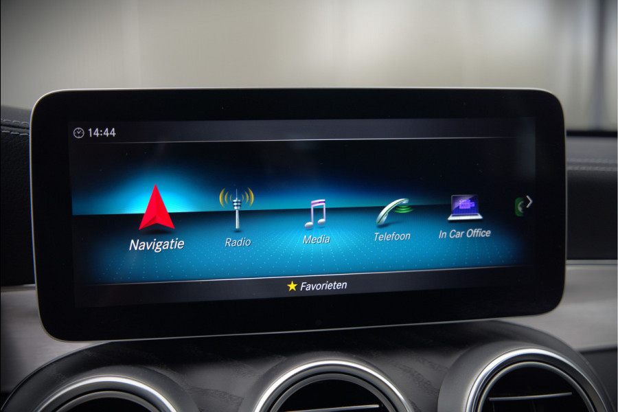 Mercedes-Benz C-Klasse Estate 300 e Business Solution AMG | Panoramadak | Stoelverwarming | 360 Camera | Dodehoekdetectie | Cruise Control | Apple Carplay | Navigatie | Trekhaak | DAB | Ambiance Verlichting | Multibeam | SOH 89,49%