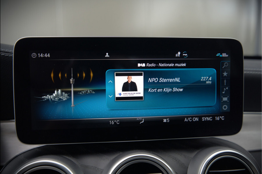 Mercedes-Benz C-Klasse Estate 300 e Business Solution AMG | Panoramadak | Stoelverwarming | 360 Camera | Dodehoekdetectie | Cruise Control | Apple Carplay | Navigatie | Trekhaak | DAB | Ambiance Verlichting | Multibeam | SOH 89,49%