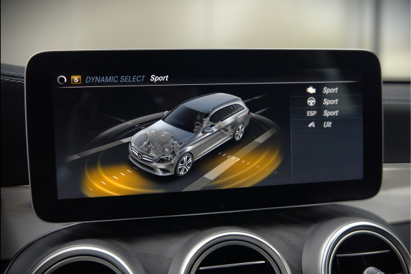 Mercedes-Benz C-Klasse Estate 300 e Business Solution AMG | Panoramadak | Stoelverwarming | 360 Camera | Dodehoekdetectie | Cruise Control | Apple Carplay | Navigatie | Trekhaak | DAB | Ambiance Verlichting | Multibeam | SOH 89,49%