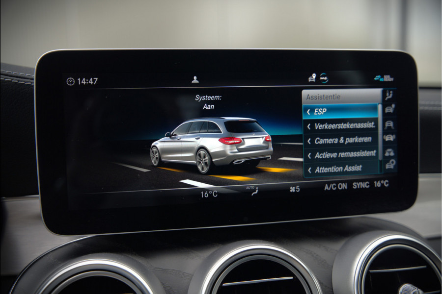 Mercedes-Benz C-Klasse Estate 300 e Business Solution AMG | Panoramadak | Stoelverwarming | 360 Camera | Dodehoekdetectie | Cruise Control | Apple Carplay | Navigatie | Trekhaak | DAB | Ambiance Verlichting | Multibeam | SOH 89,49%