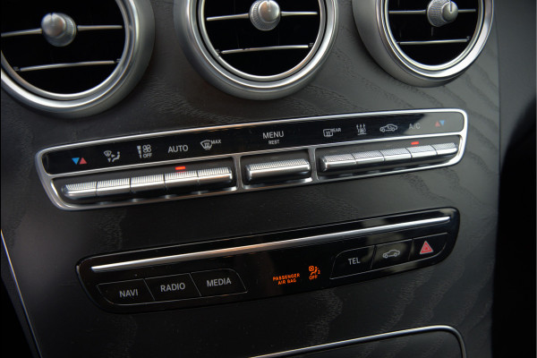 Mercedes-Benz C-Klasse Estate 300 e Business Solution AMG | Panoramadak | Stoelverwarming | 360 Camera | Dodehoekdetectie | Cruise Control | Apple Carplay | Navigatie | Trekhaak | DAB | Ambiance Verlichting | Multibeam | SOH 89,49%