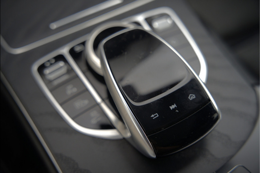 Mercedes-Benz C-Klasse Estate 300 e Business Solution AMG | Panoramadak | Stoelverwarming | 360 Camera | Dodehoekdetectie | Cruise Control | Apple Carplay | Navigatie | Trekhaak | DAB | Ambiance Verlichting | Multibeam | SOH 89,49%
