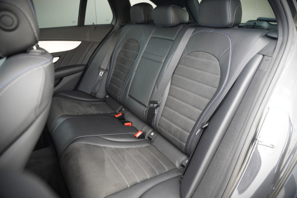 Mercedes-Benz C-Klasse Estate 300 e Business Solution AMG | Panoramadak | Stoelverwarming | 360 Camera | Dodehoekdetectie | Cruise Control | Apple Carplay | Navigatie | Trekhaak | DAB | Ambiance Verlichting | Multibeam | SOH 89,49%