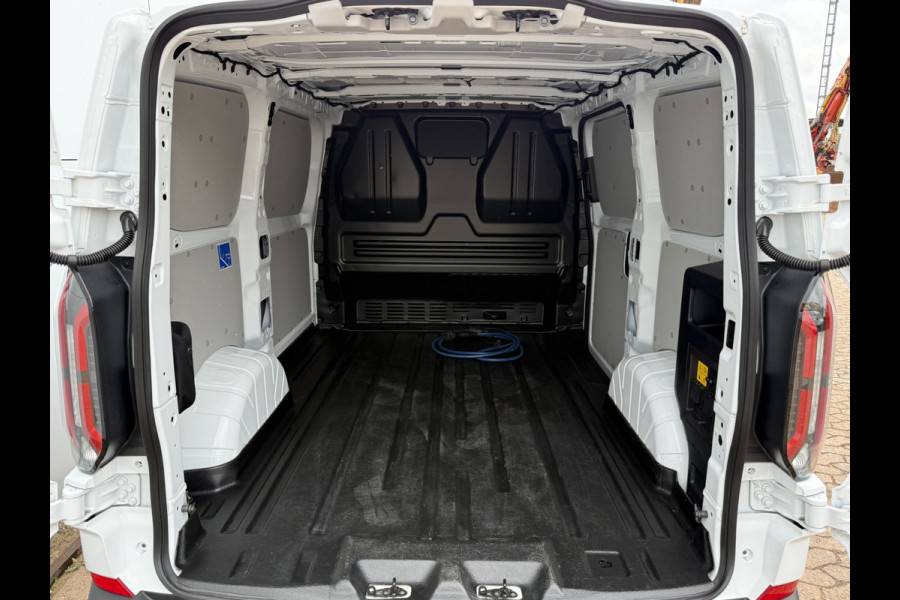 Ford E-Transit Custom 71kWh 136PK Elektrisch L1 344KM WLTP 2300kg Trekvermogen BEV Snelladen LED ACC Camera Carplay Parkeersensoren v+a
