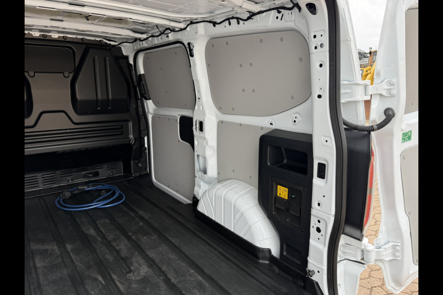 Ford E-Transit Custom 71kWh 136PK Elektrisch L1 344KM WLTP 2300kg Trekvermogen BEV Snelladen LED ACC Camera Carplay Parkeersensoren v+a